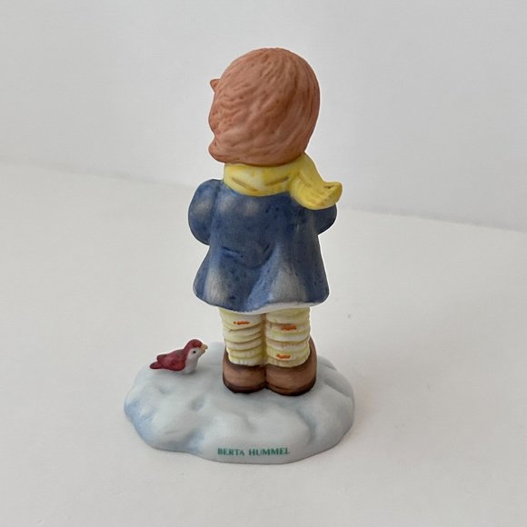 Berta Hummel Goebel Figurine The Glow Of A Candle Box 3" Winter Wonderland 2003 - Picture 4 of 11